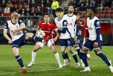 AZ Alkmaar vs Tottenham (00:45 – 07/03)